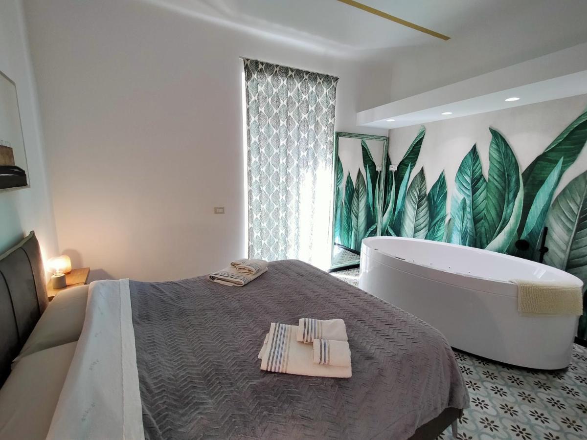 Sonnino Suite Jacuzzi Apartment Bari Exteriör bild